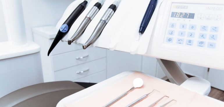 智齒要不要拔-牙醫專業器具-前牙美學專家-沈志容醫師