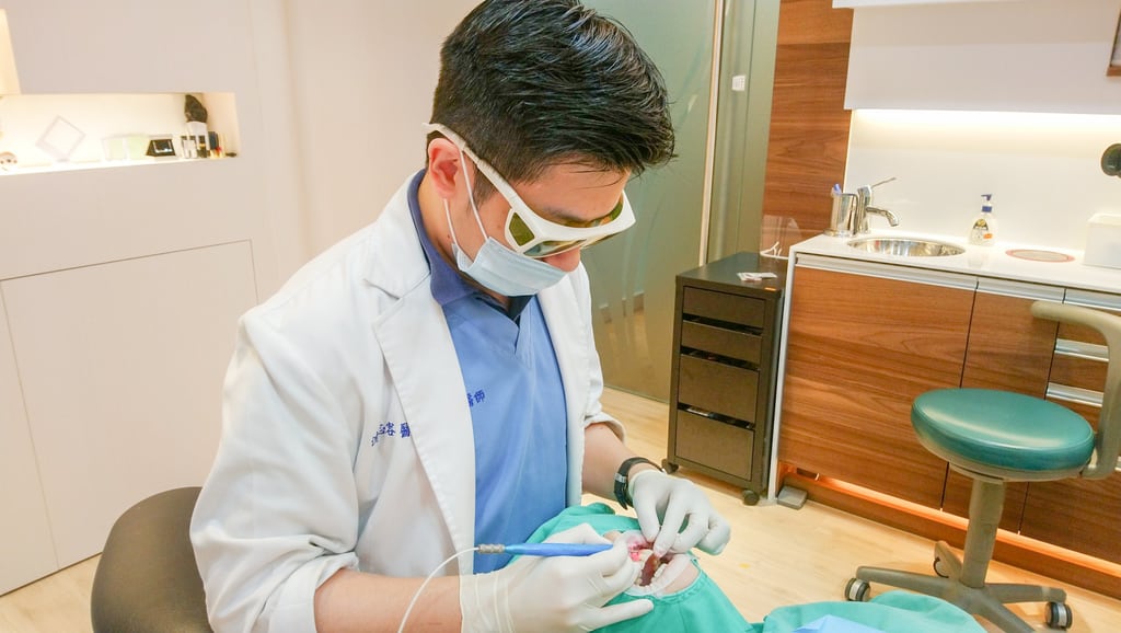 前牙美學專家-沈志容醫師推薦案例-網紅克萊兒牙齒美白全記錄-沈醫師開始手術