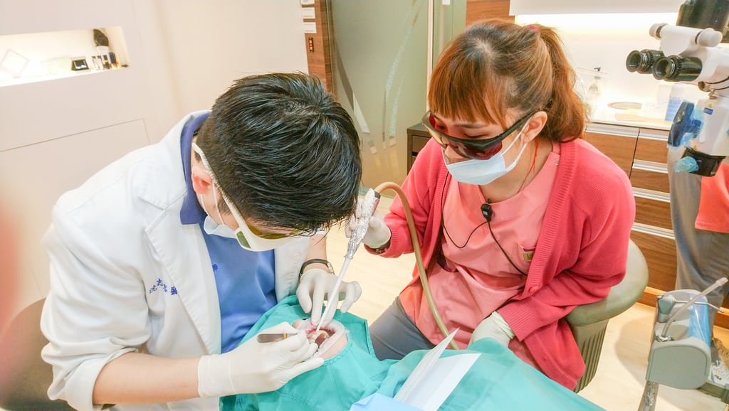 前牙美學專家-沈志容醫師推薦案例-網紅克萊兒牙齒美白全記錄-透過修整牙齦就可以微整型